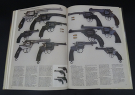 Militaria collectors guide Joe Lyndhurst 1983