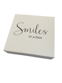 Vierkante bewaarbox – "Smiles in a box"