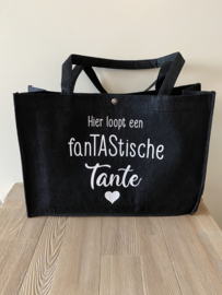 Vilten tas Hier loopt een fanTAStische tante