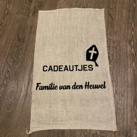 JUTE SINTERKLAAS ZAK -  Cadeautjes Familie ...  met mijter - 51x85cm