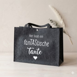 Vilten tas Hier loopt een fanTAStische tante