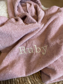 Badponcho met naam - Roze Sandstone