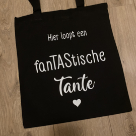 Tas - Hier loopt een fantastische tante