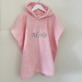 Badponcho met naam - Roze