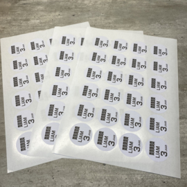 Hoera stickers met naam - 24 stuks op een vel