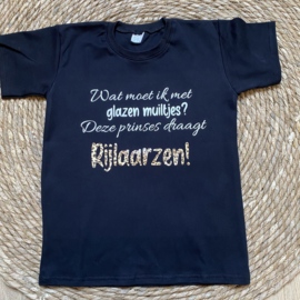 Shirtje  -  Deze prinses draagt rijlaarzen