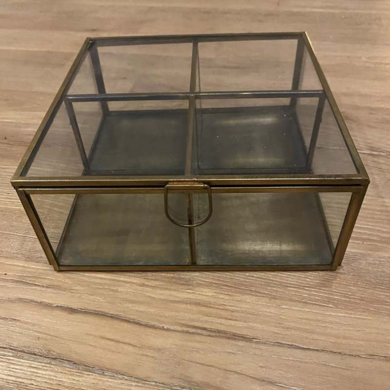 Glazen box  |  17x17x7cm  |  4 vaks