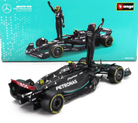 Mercedes F1 W14 TEAM Mercedes-AMG Petronas N44 Lewis Hamilton 2023 - met figuurtje - 1/24