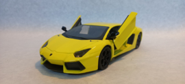 Lamborghini Aventador LP700-4 - geel - 1/24