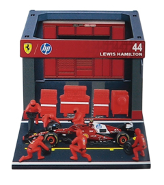 Pit-Stop - Ferrari SF-25 N44 Lewis Hamilton - met auto en figuurtjes - 1/43