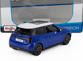 MINI COOPER SE (J01) 2024 - blauw/wit - 1/24