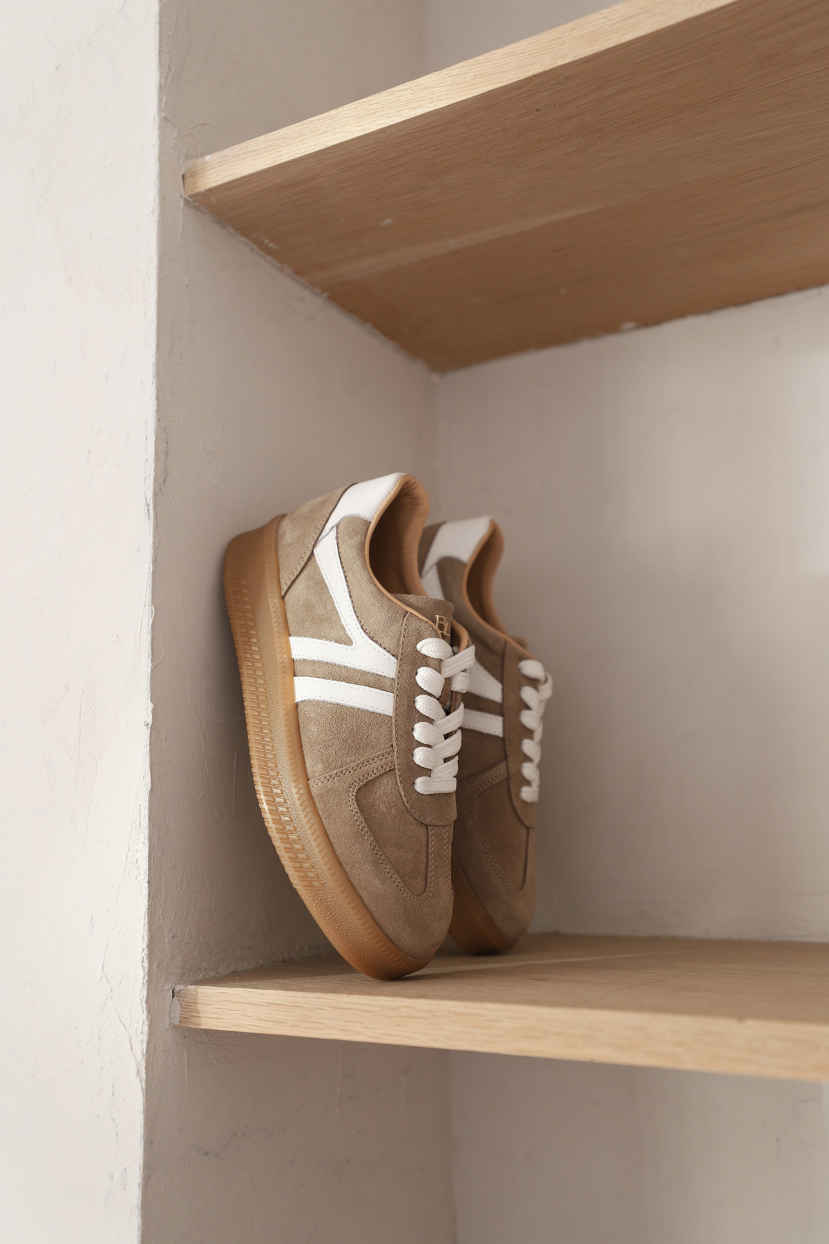 Sneaker Liva Kum/White Babouche