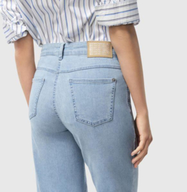Wide Light Blue Denim D296 Mac