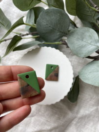 Amulet • patroon • groen en hoorn