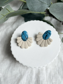 Statement stud • faux stone • turquoise en beige
