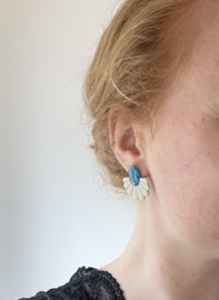 Statement stud • faux stone • turquoise en beige