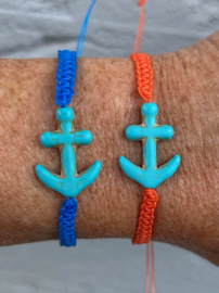 jut-armbandje (blauw of oranje) met anker