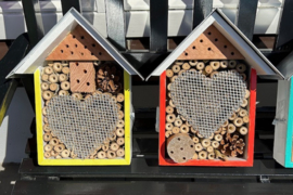 Insectenhotel met puntdak van zink 31x26x13,5