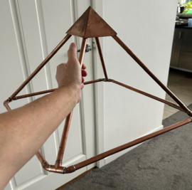 Piramide van Koper 48x48x32cm.