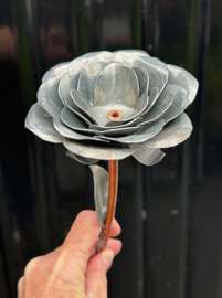 Roos met blad van Koper en Zink (L25xB10)