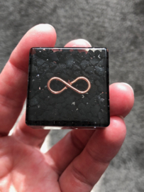 Orgonite blokje Shungiet met Koper infinity