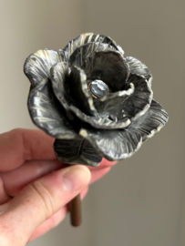 Kleine roos van Lood met steel van Koper 13x6cm