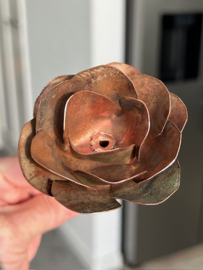 Roosje van Koper met flesje (15x6,5cm)