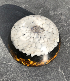 Orgonite halve bol Sneeuwkwarts, Onyx, Tijgeroog, Koper (8x4,5cm)