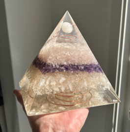 Grote Piramide orgonite Gouden Driehoek met Koper (B) 14,5x14,5x15,5cm