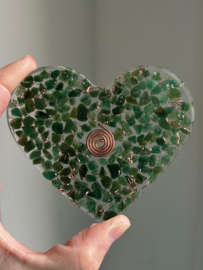 Hart (orgonite) met Aventurijn (donkergroen) en Koper 10x8,5x0,5cm