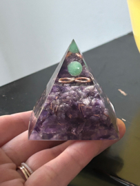 Orgonite piramide groene Agaat, Amethist en Koper 5x5x5,5