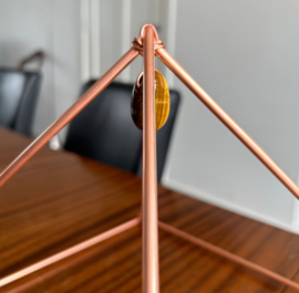 Piramide van Koper 33x33x21cm met Tijgeroog
