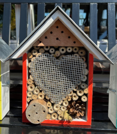 Insectenhotel met puntdak van zink 31x26x13,5