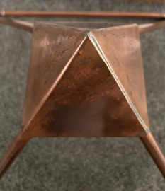 Piramide van Koper 48x48x32cm.
