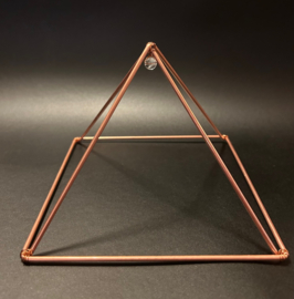 Piramide van koper 16x16x11,5cm