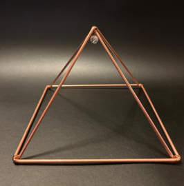 Piramide van Koper 16x16x11,5cm met Bergkristal