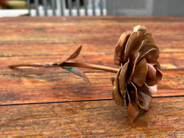 Roos van Koper met steel en bladeren 28x10,5cm