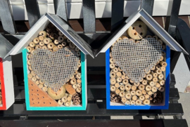 Insectenhotel met puntdak van zink 31x26x13,5