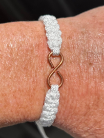 Armband wit met infinity van Koper