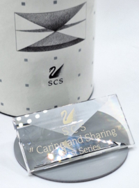 Titel plaquette Caring and Sharing (1987-1989)