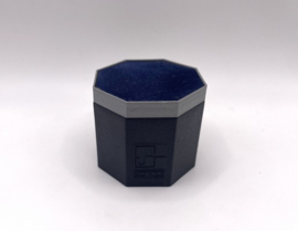 Klein octagonaal basement