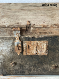 Stoere oude Franse houten timmermans kist