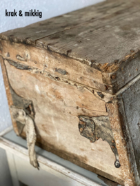 Stoere oude Franse houten timmermans kist