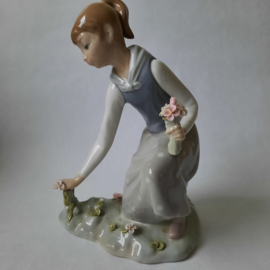 Lladro - Girl Picking Flowers