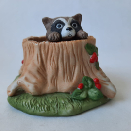 FP - Franklin Porcelain Woodland Surprise  Wasbeer / Raccoon