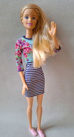Barbie - 2014 - Fashionista - met sportieve gestreepte jurk (CLN61)