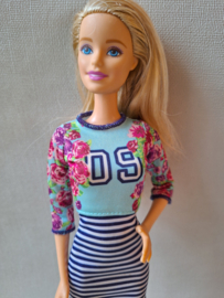 Barbie - 2014 - Fashionista - met sportieve gestreepte jurk (CLN61)