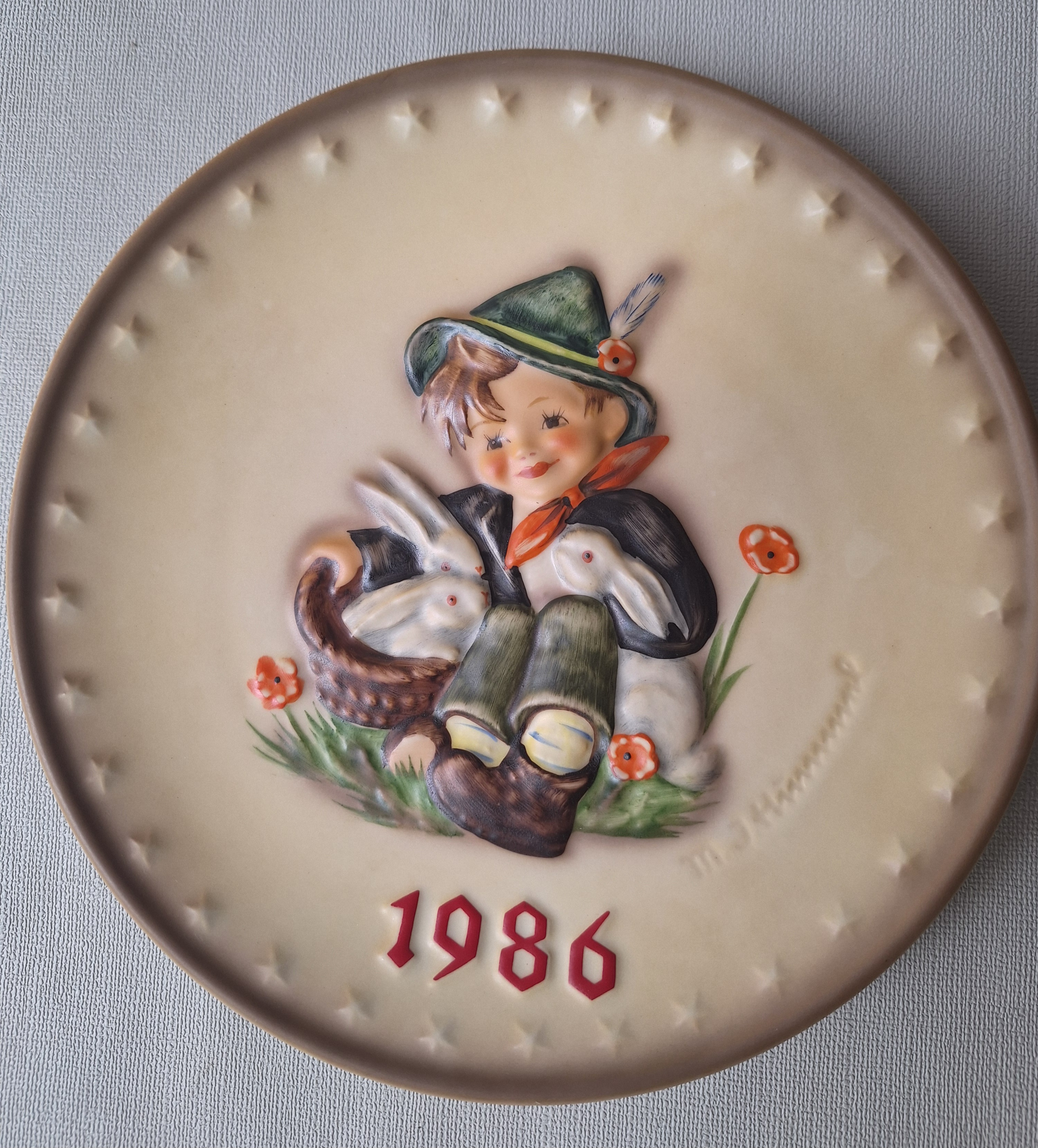 GH - Reliëfbord - Jaarbord 1986 met doos