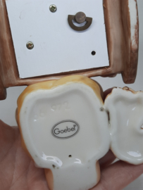 Goebel 66 972 Muziekdoosje "meisje bij poppenbedje"