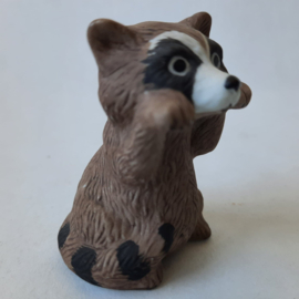 FP - Franklin Porcelain Woodland Surprise  Wasbeer / Raccoon